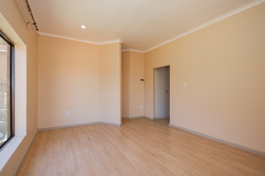 To Let 3 Bedroom Property for Rent in Loevenstein Western Cape